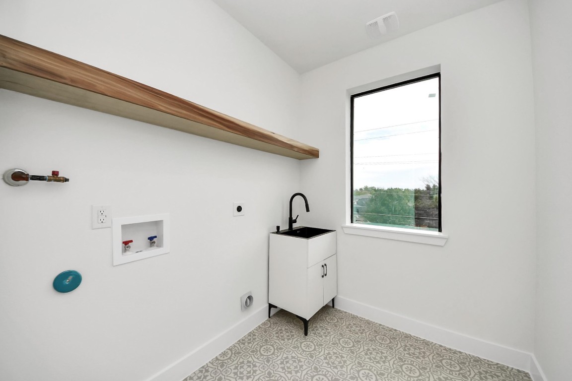 9022 Ferdinand Street Houston, TX 77051 - Photo 15 of 25 Upstairs laundry = because convenience is the real luxury!