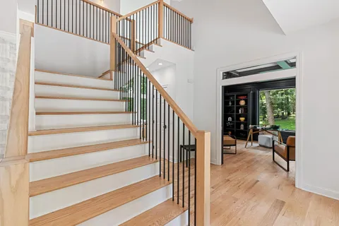 $2,700,000 | 9 Red Forest Way, North Oaks, MN 55127