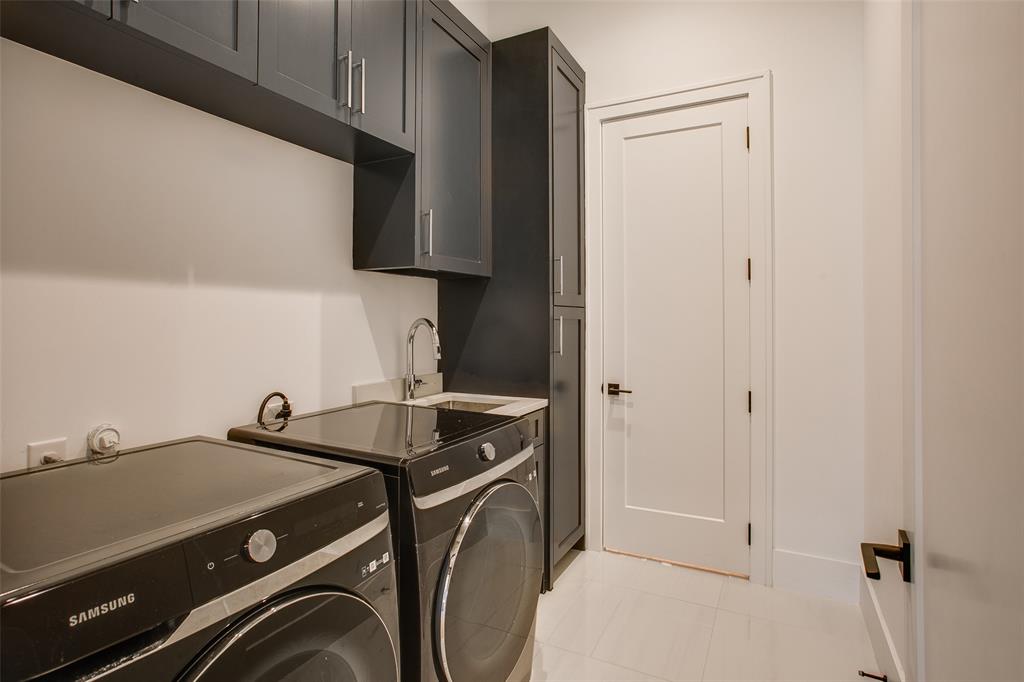 9721 Kerrisdale Lane Dallas, TX 75230 - Photo 20 of 25 a utility room with dryer and washer