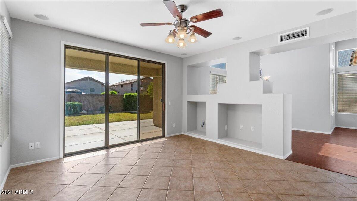 6601 West Rowel Road Phoenix, AZ 85083 - Photo 11 of 35 11-Family Room