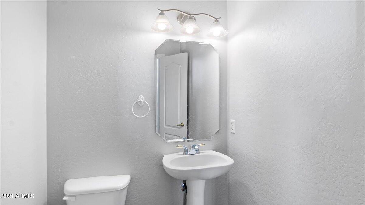 6601 West Rowel Road Phoenix, AZ 85083 - Photo 29 of 35 31-Powder Room