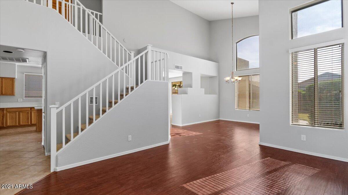 6601 West Rowel Road Phoenix, AZ 85083 - Photo 4 of 35 04-Living Room