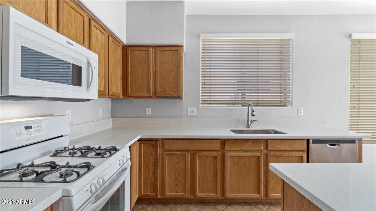6601 West Rowel Road Phoenix, AZ 85083 - Photo 8 of 35 08-Kitchen