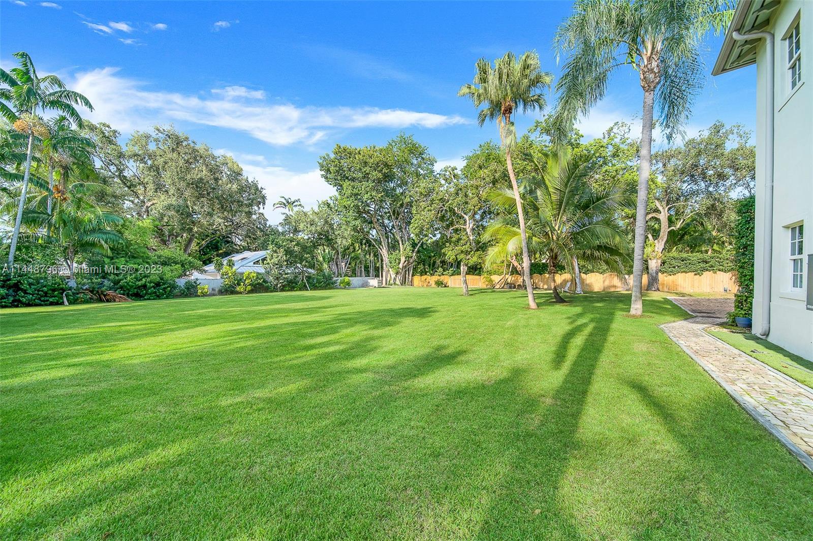 4270 Lennox Drive Miami, FL 33133 - Photo 36 of 39 a view of a volley ball court