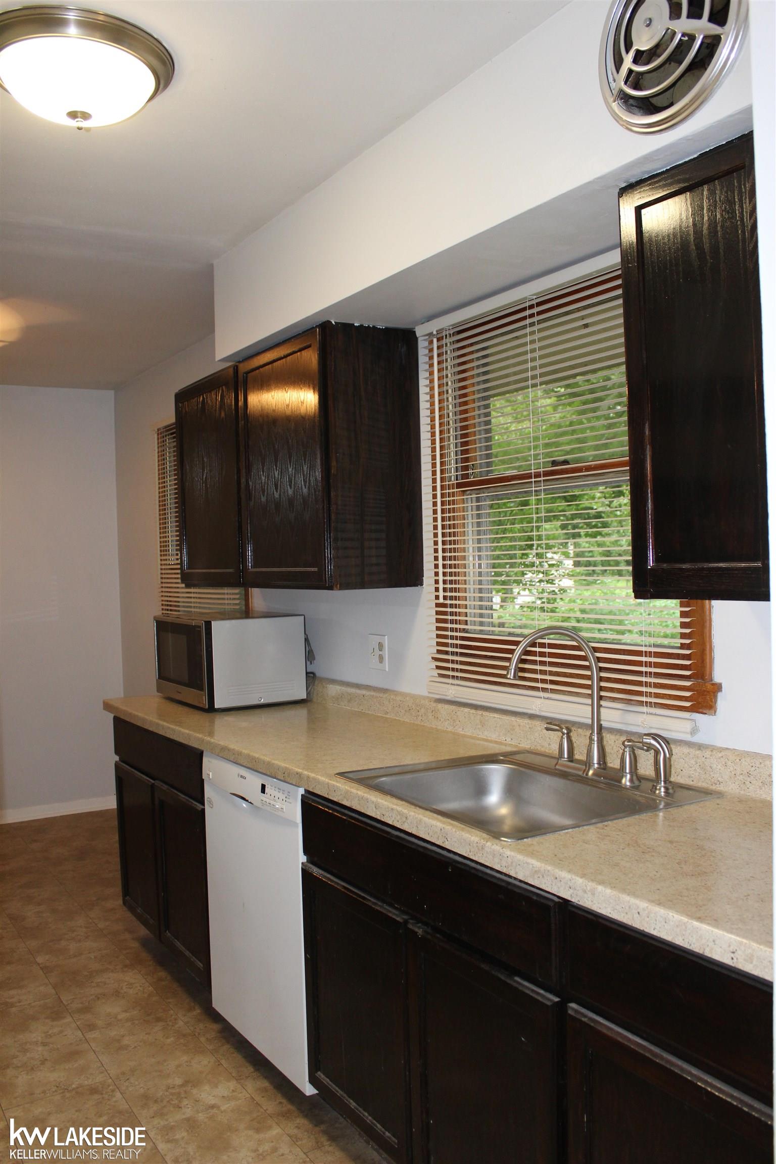 16962 Inkster Road Redford, MI 48240 - Photo 9 of 18 50117512-8.JPG