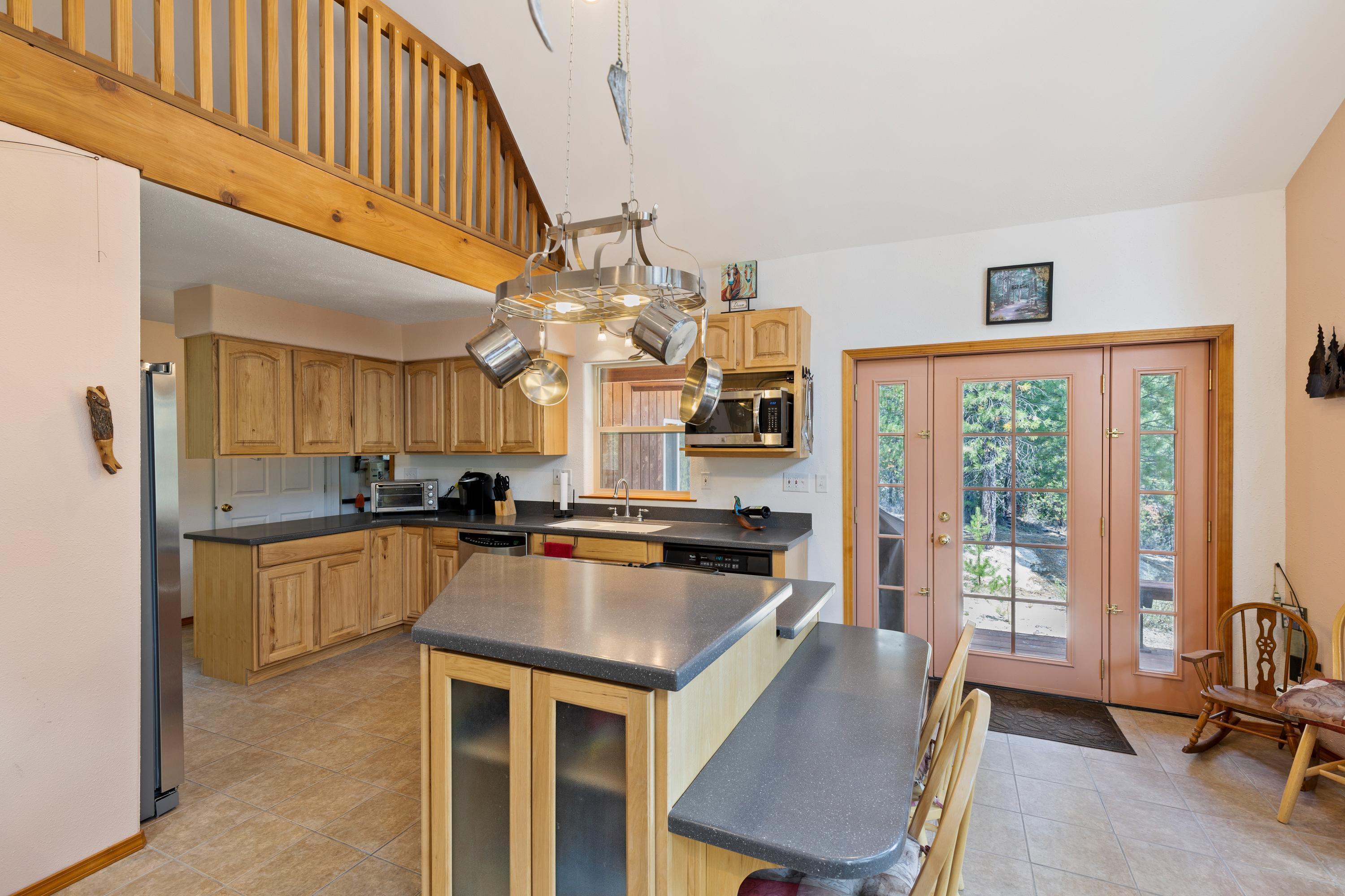 123819 2 Rivers Road Crescent Lake, OR 97733 - Photo 16 of 40 Kitchen