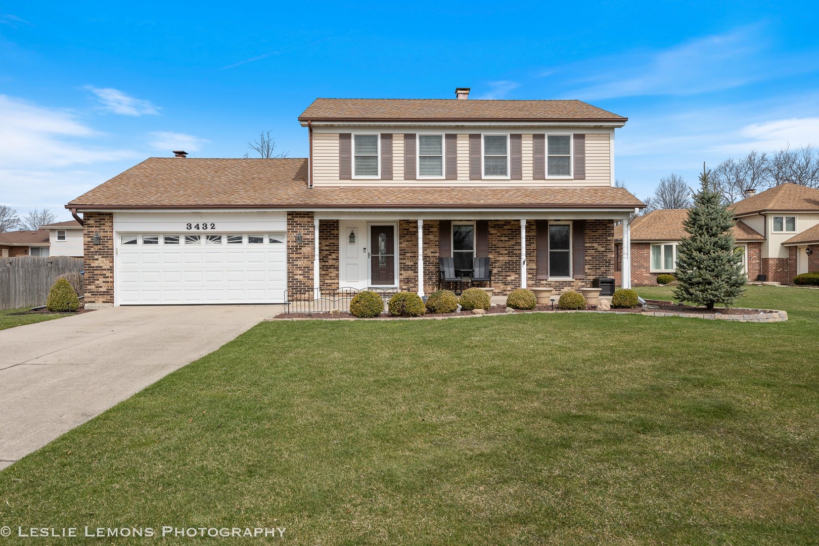 3432 Drover Lane Darien, IL 60561 - Photo 1 of 29 a front view of a house with a garden