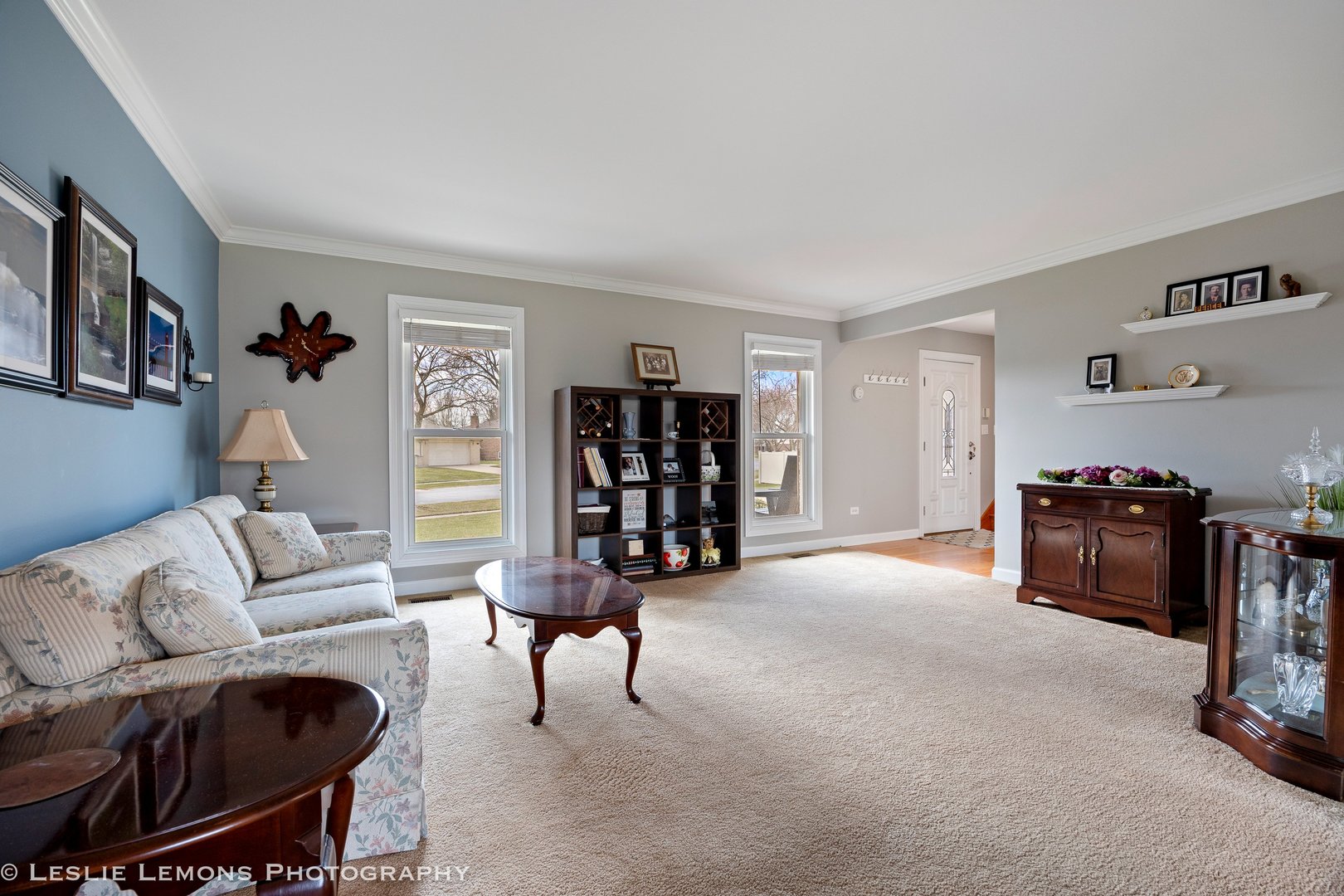 3432 Drover Lane Darien, IL 60561 - Photo 13 of 29 a living room with furniture and a bookshelf