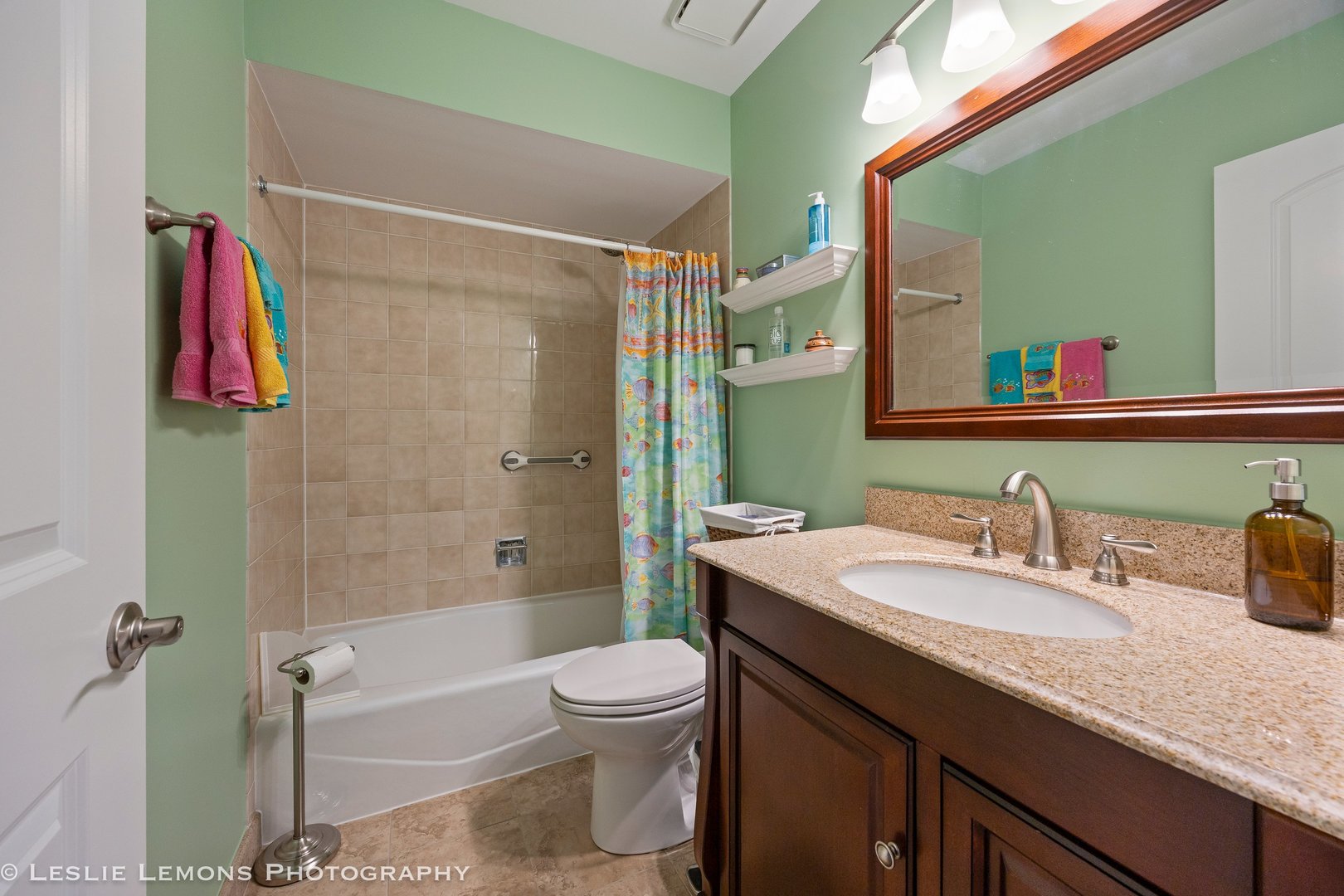 3432 Drover Lane Darien, IL 60561 - Photo 22 of 29 a bathroom with a sink a toilet and shower