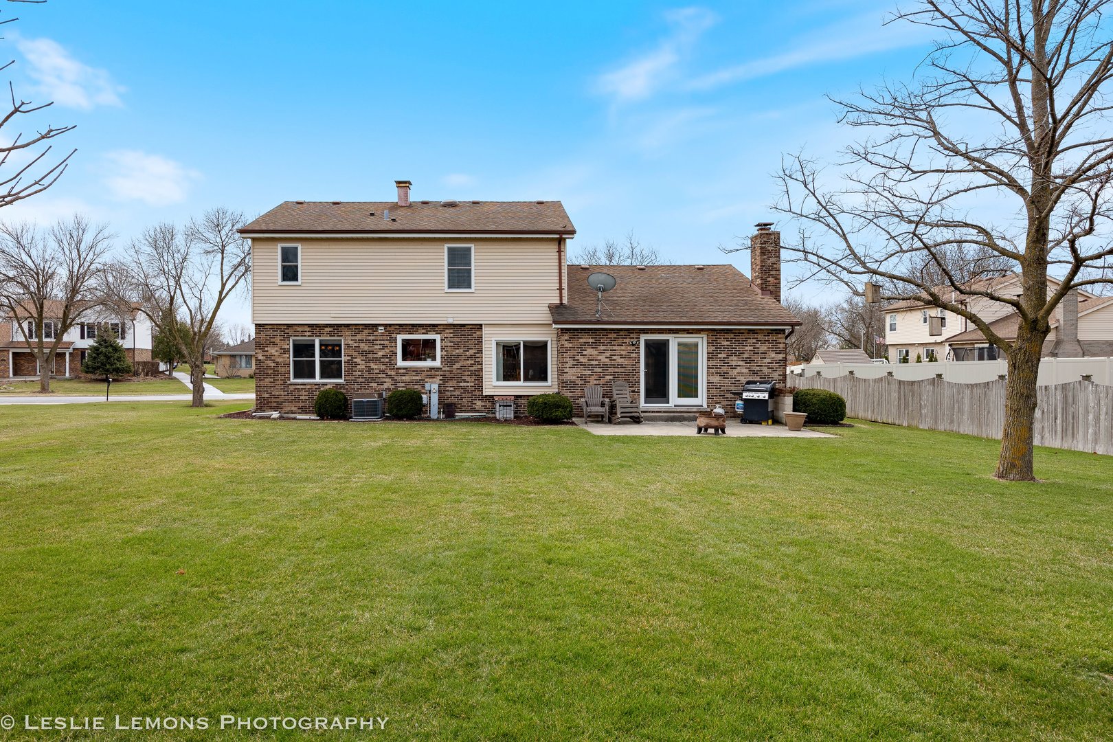 3432 Drover Lane Darien, IL 60561 - Photo 24 of 29 a front view of a house with a garden