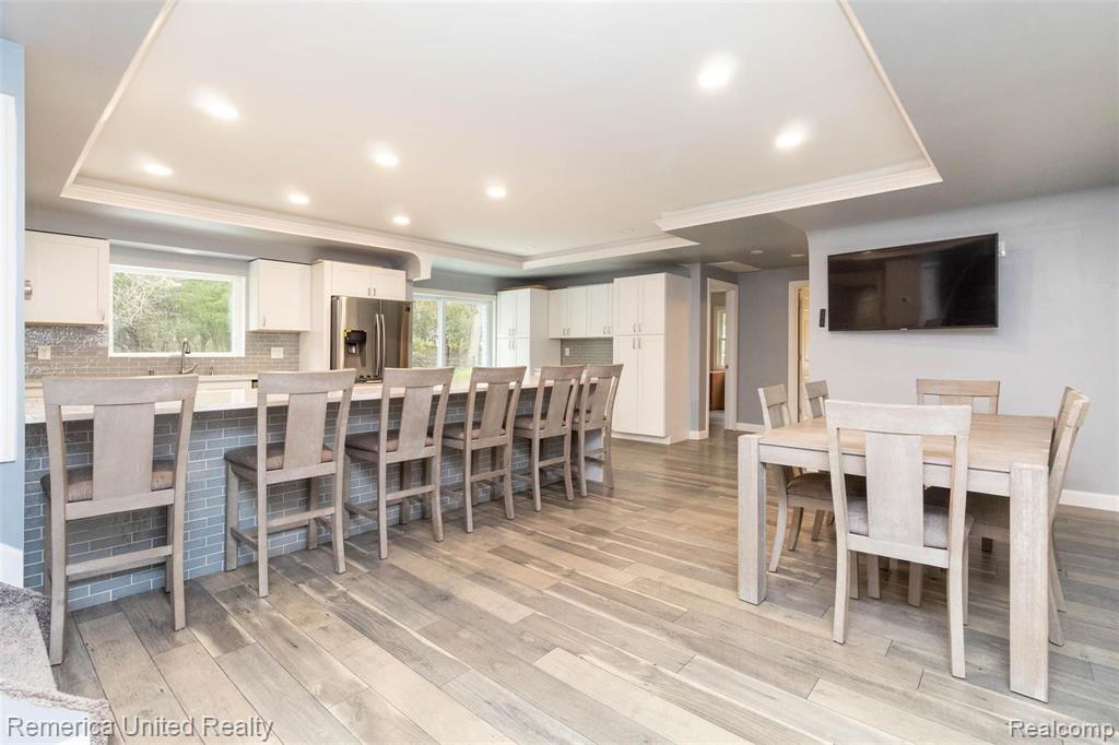5585 Halsted Road West Bloomfield, MI 48322 - Photo 5 of 37