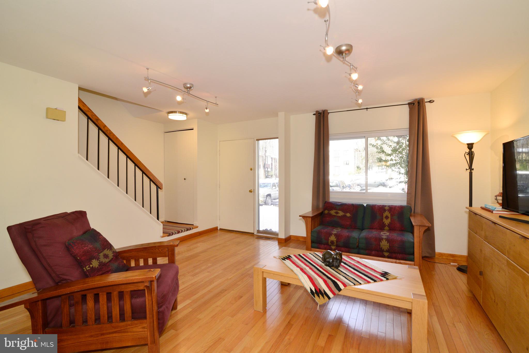 11988 Barrel Cooper Court Reston, VA 20191 - Photo 4 of 43 Gallery Image 4