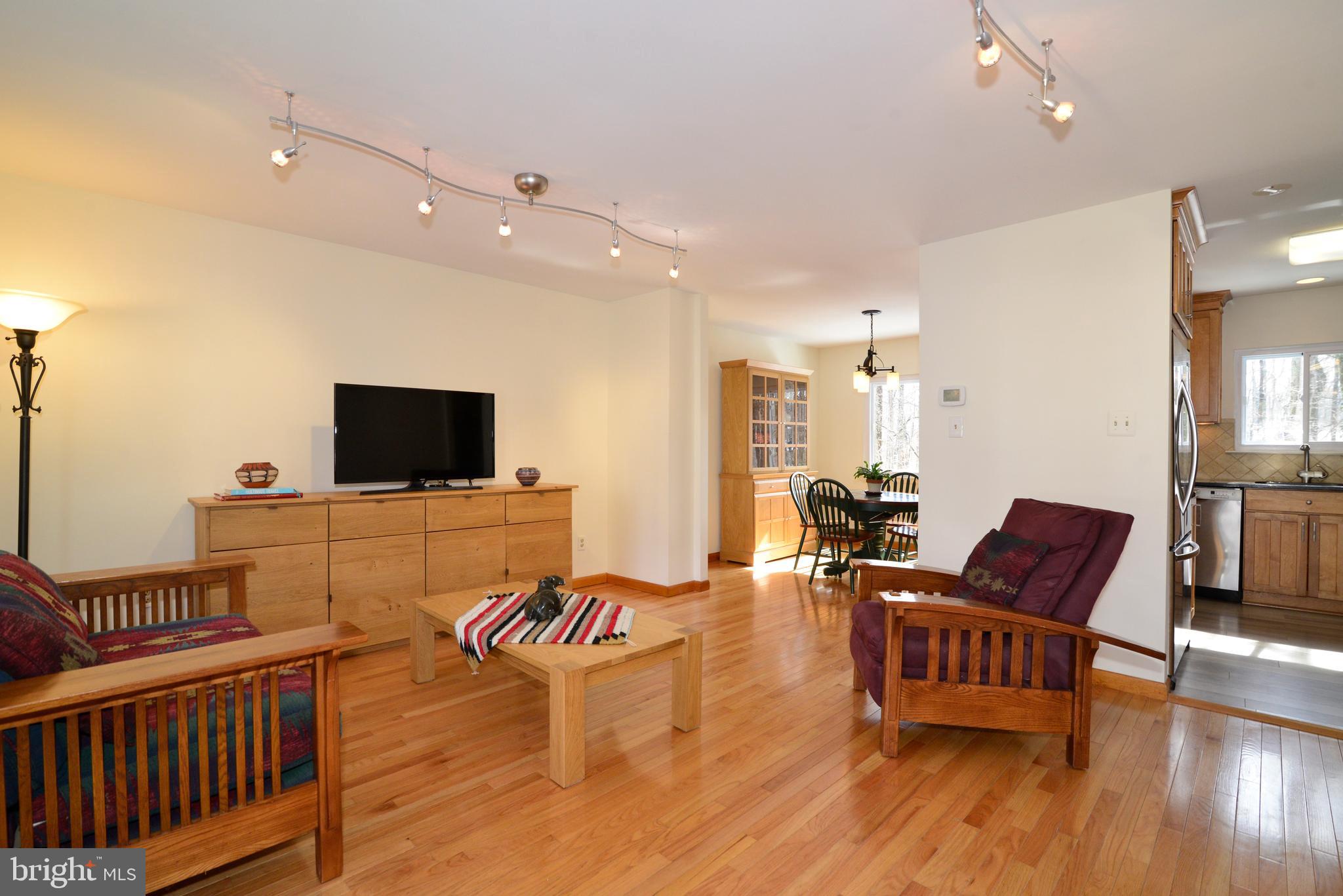 11988 Barrel Cooper Court Reston, VA 20191 - Photo 5 of 43 Gallery Image 5