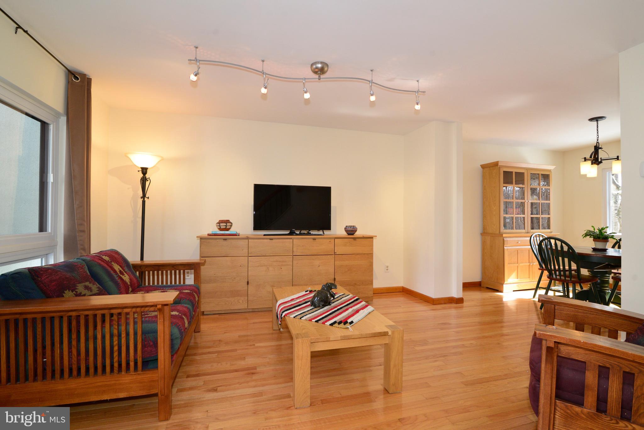 11988 Barrel Cooper Court Reston, VA 20191 - Photo 6 of 43 Gallery Image 6