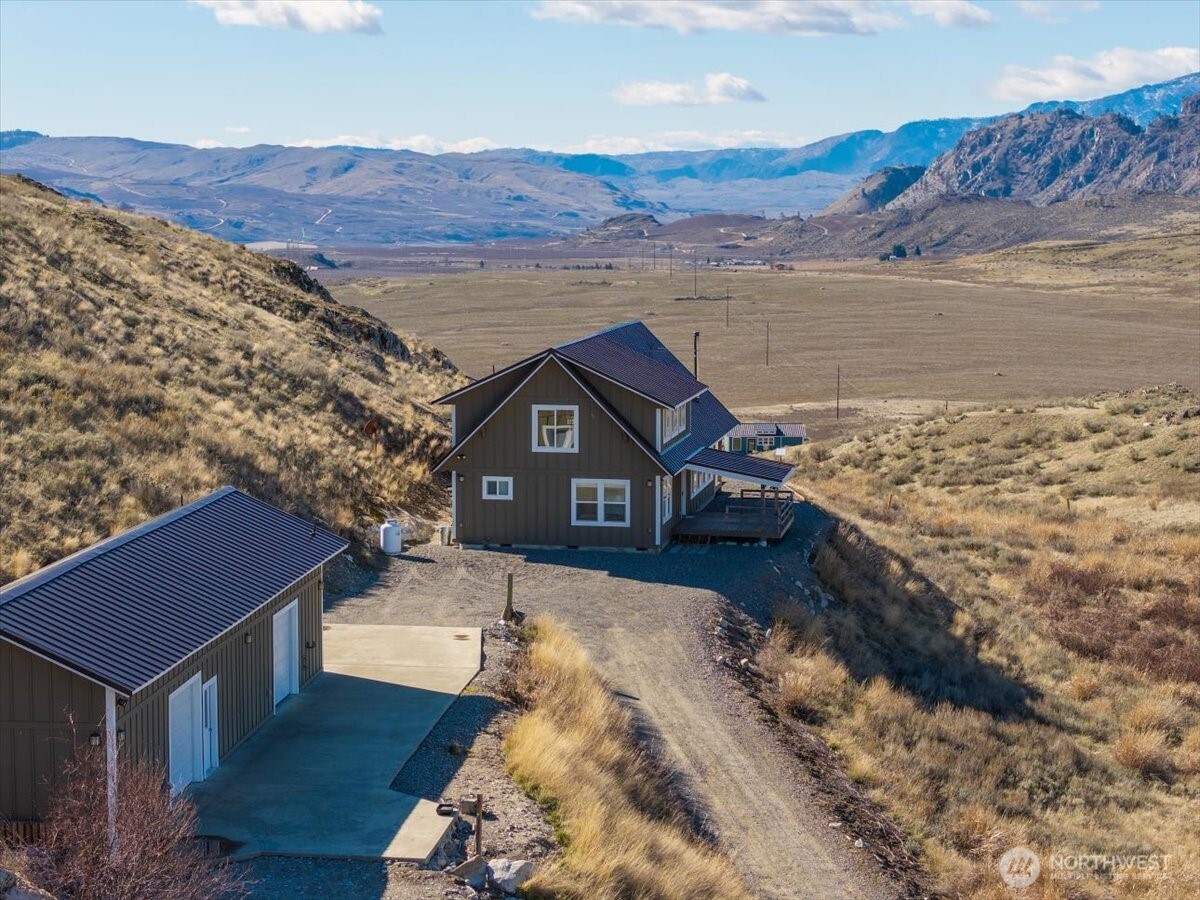 420 Plata Road Brewster, WA 98812 - Photo 4 of 36 a view of a houses with a yard