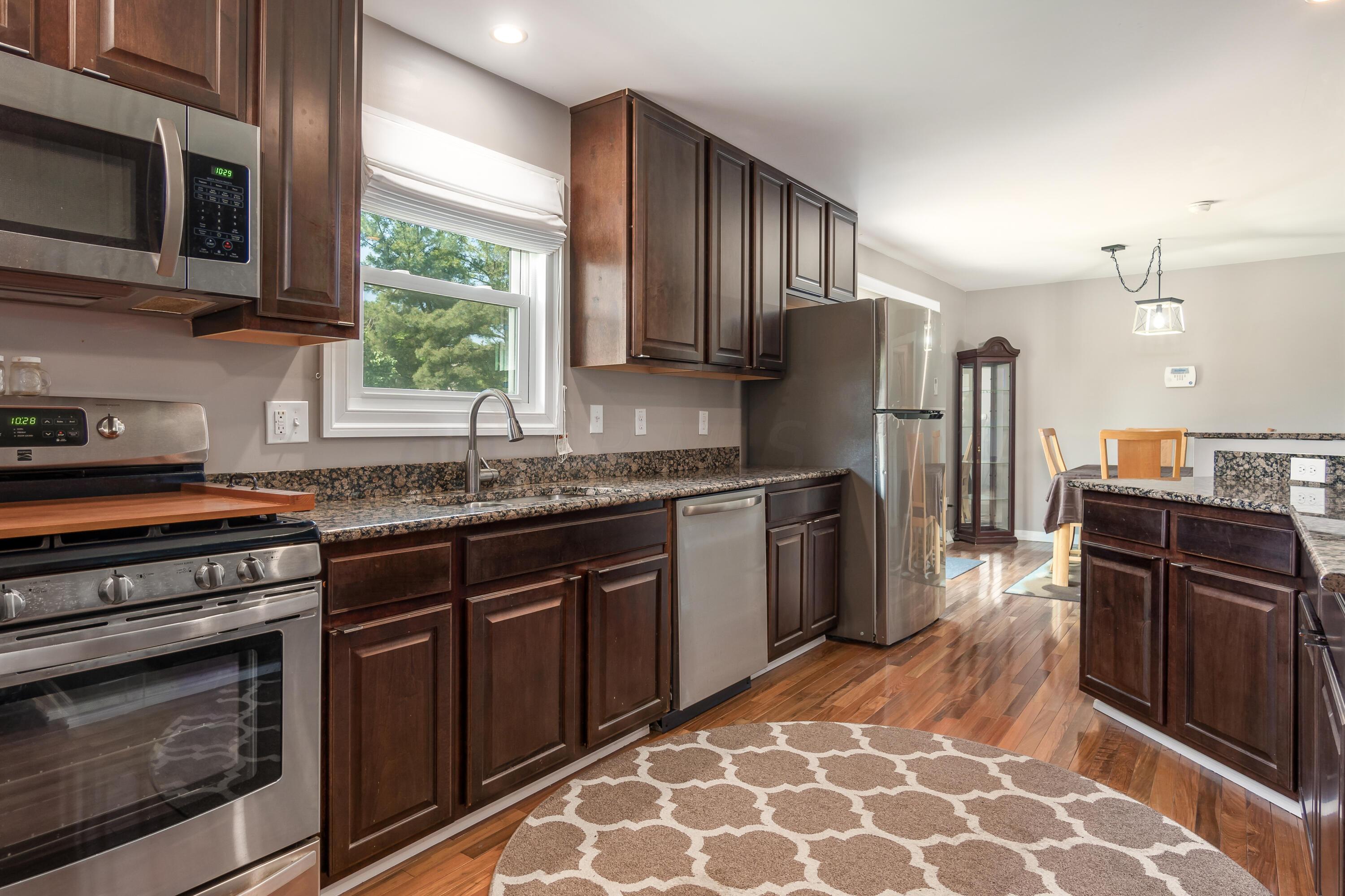 6285 Feder Road Columbus, OH 43228 - Photo 1 of 21 i_6285_Feder kitchen3