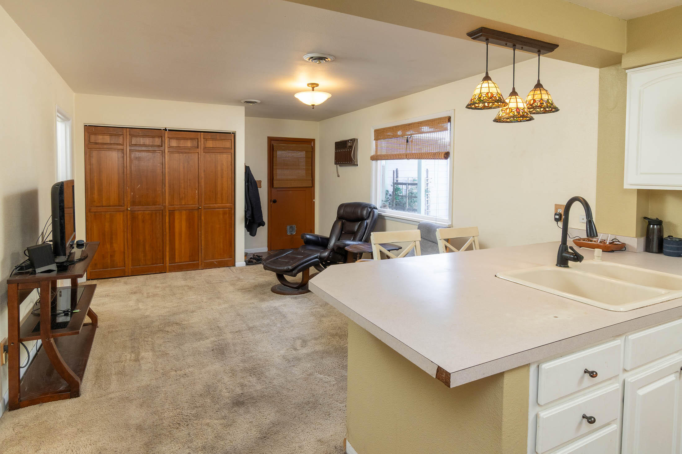 1808 Southwest Kalama Avenue Redmond, OR 97756 - Photo 10 of 22 1808 SW Kalama Ave_0051