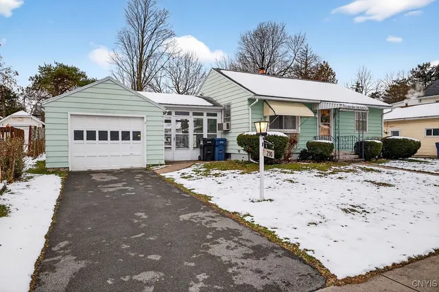 $129,900 | 250 Ferndale Drive, Unit 52, Syracuse, NY 13205