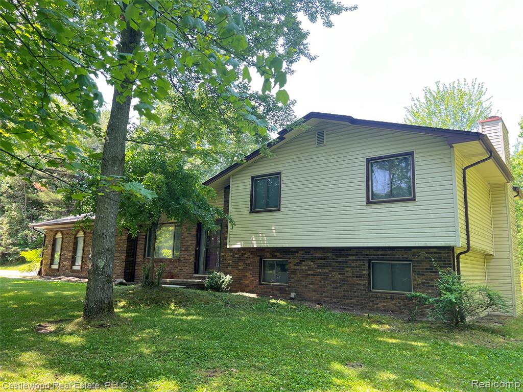8865 Michigamme Road Clarkston, MI 48348 - Photo 1 of 19 Gallery Image 1