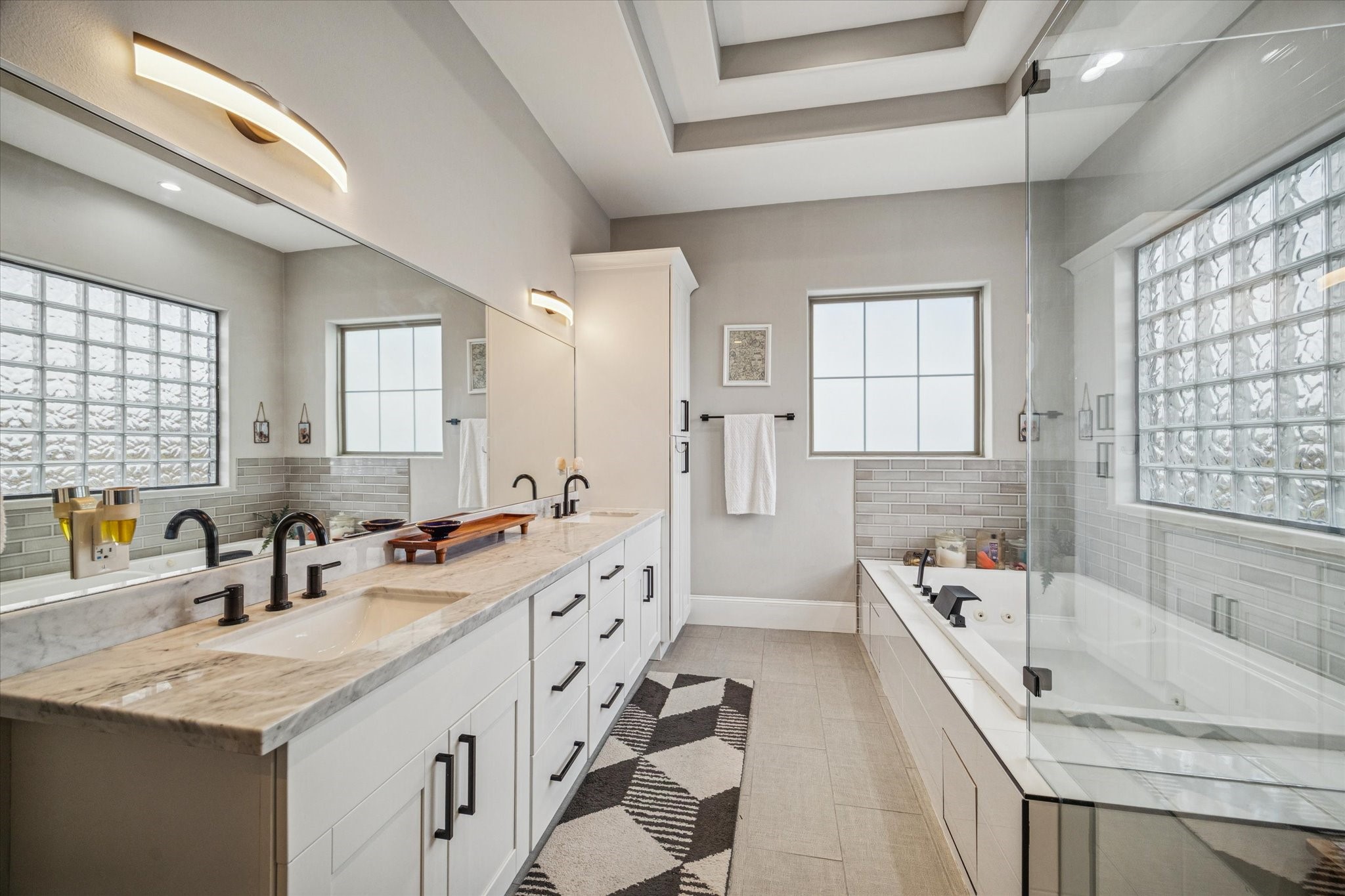 1614 Sampson Street Houston, TX 77003 - Photo 25 of 32 3rd floor primary bath.