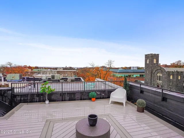 $3,250 | 169 Greenwich Avenue, Unit FRONT, Greenwich, CT 06830