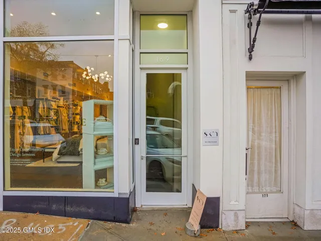 $3,250 | 169 Greenwich Avenue, Unit FRONT, Greenwich, CT 06830