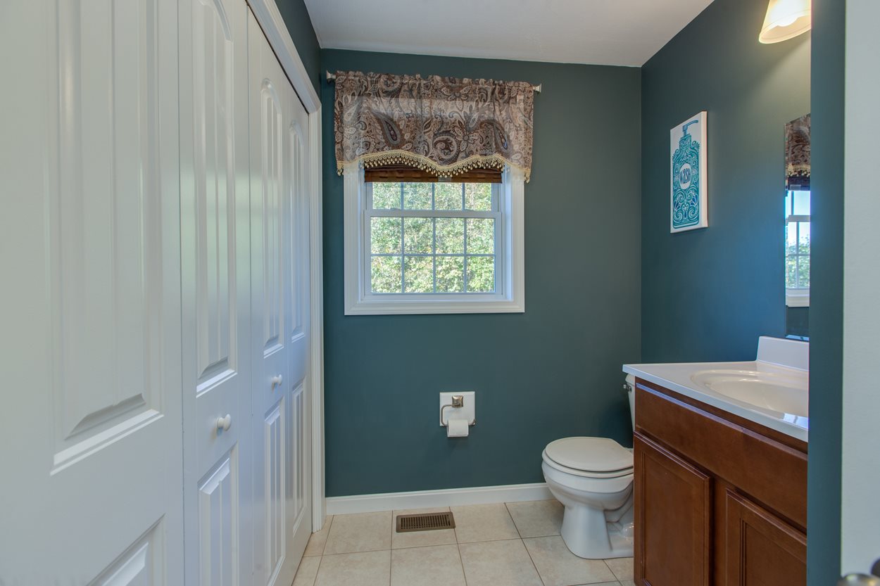 39 Hilbren Road Weare, NH 03281 - Photo 17 of 34