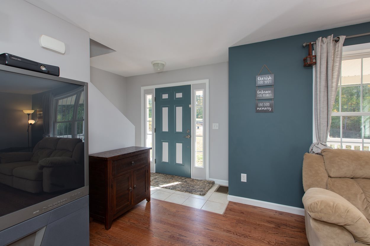 39 Hilbren Road Weare, NH 03281 - Photo 5 of 34