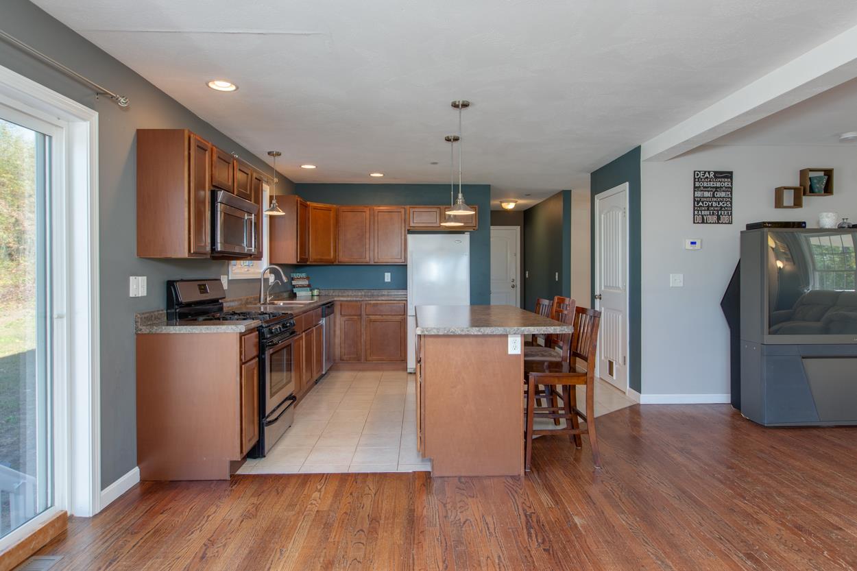 39 Hilbren Road Weare, NH 03281 - Photo 8 of 34