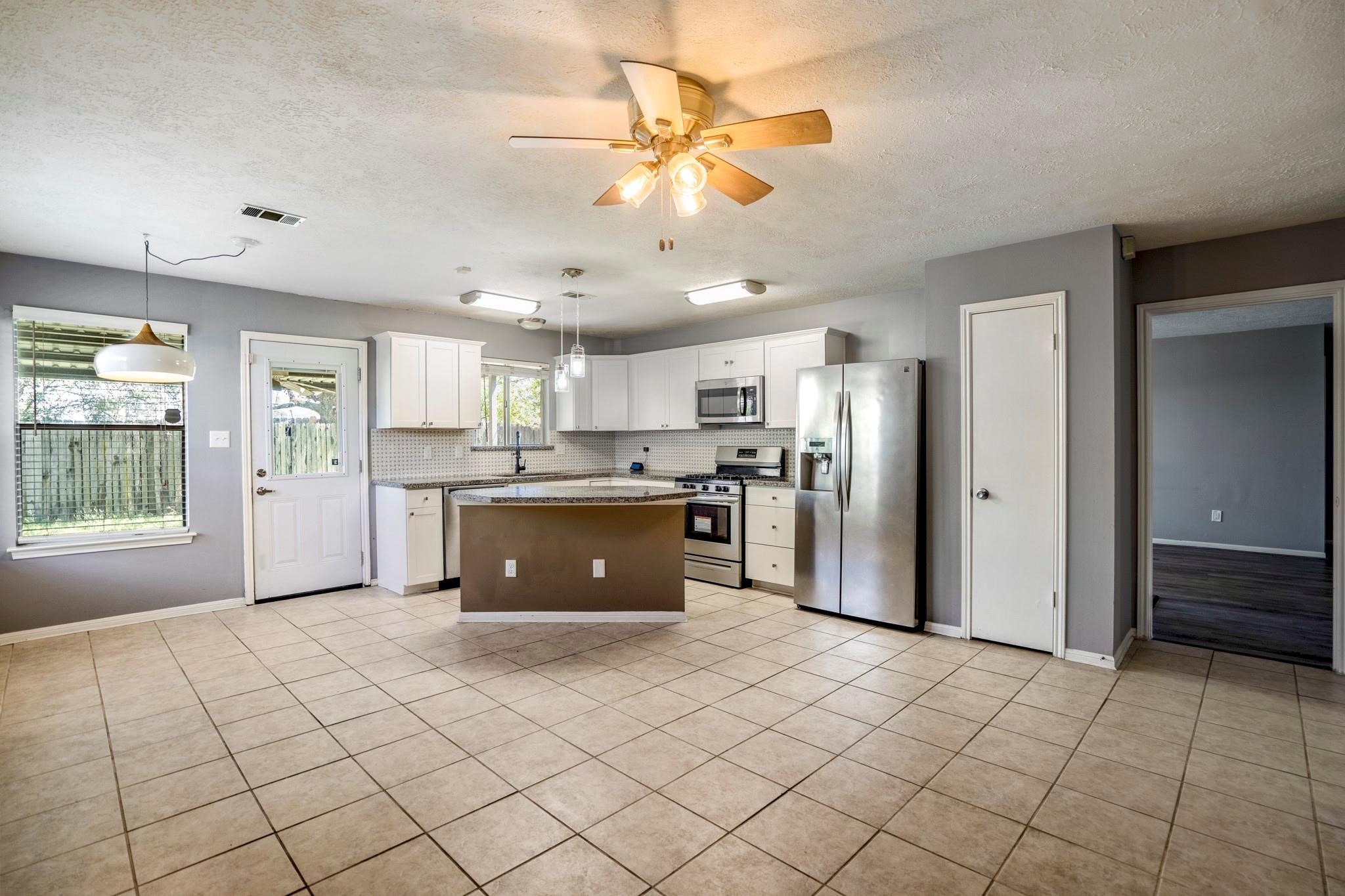 5211 Roserock Lane Spring, TX 77379 - Photo 13 of 31 Gallery Image 13