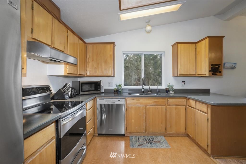 9986 Fairview Lake Road Southwest Port Orchard, WA 98367 - Photo 11 of 30 Gallery Image 11