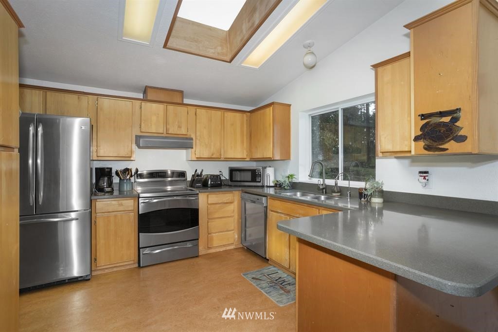 9986 Fairview Lake Road Southwest Port Orchard, WA 98367 - Photo 10 of 30 Gallery Image 10