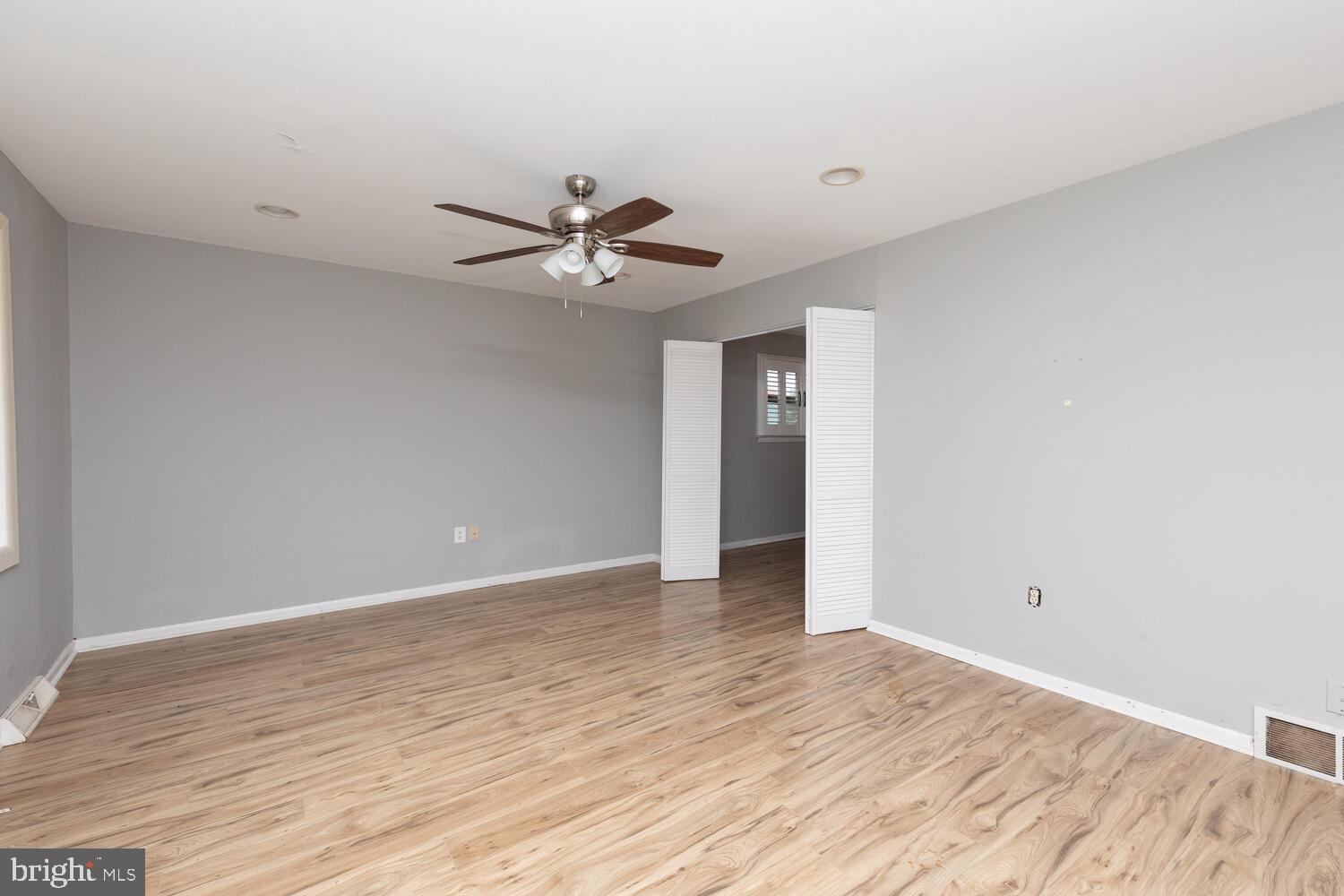 308 Parry Road Warminster, PA 18974 - Photo 4 of 28