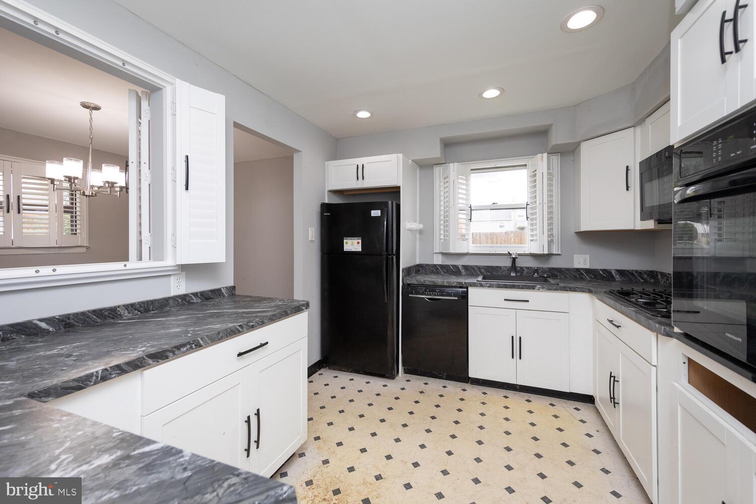 308 Parry Road Warminster, PA 18974 - Photo 8 of 28