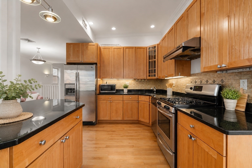 714 East 4th Street, Unit 3 Boston, MA 02127 - Photo 3 of 20