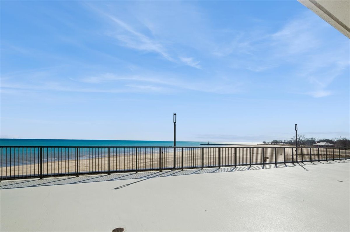 5855 North Sheridan Road, Unit 9B Chicago, IL 60660 - Photo 15 of 18 Gallery Image 15