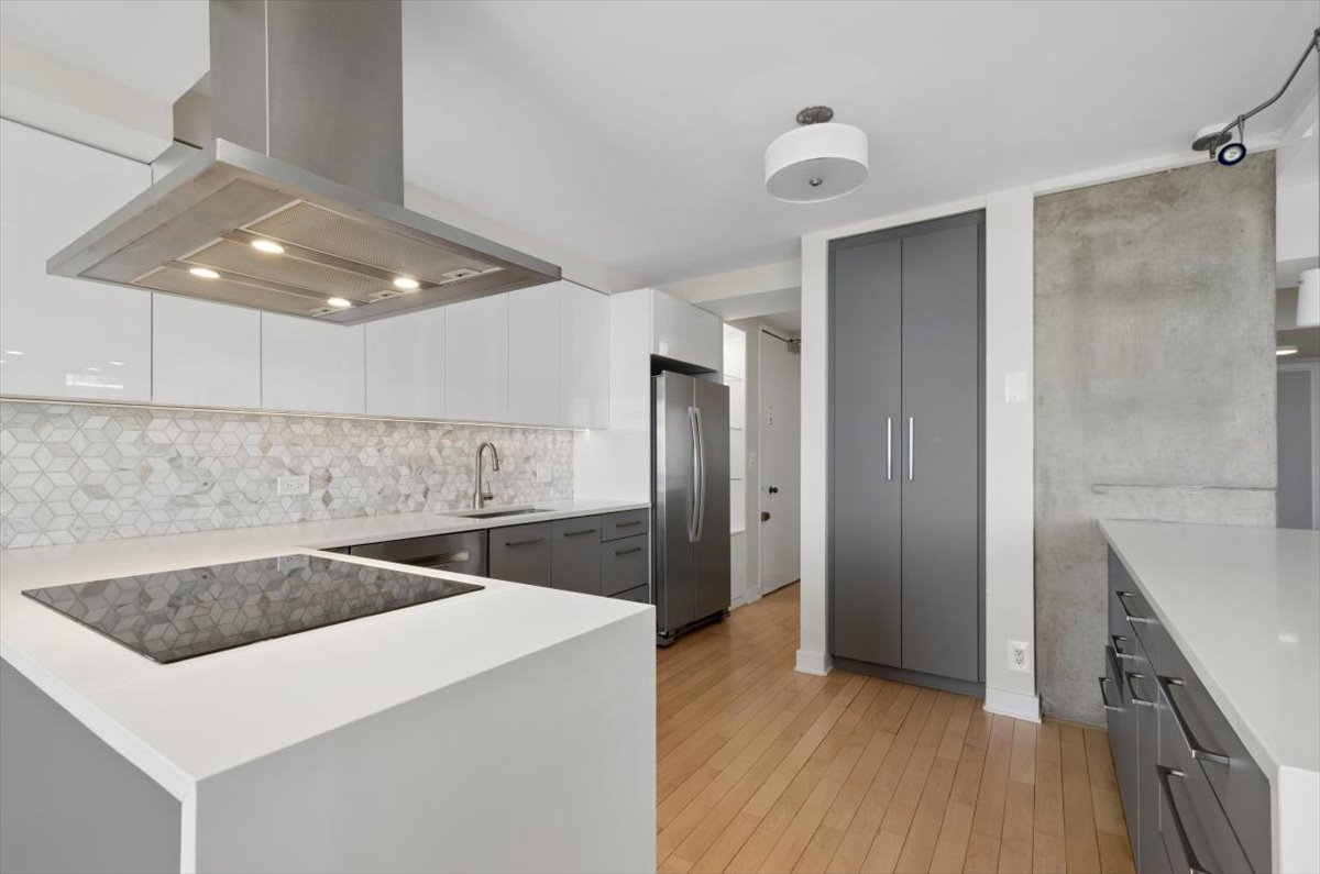 5855 North Sheridan Road, Unit 9B Chicago, IL 60660 - Photo 7 of 18 Gallery Image 7
