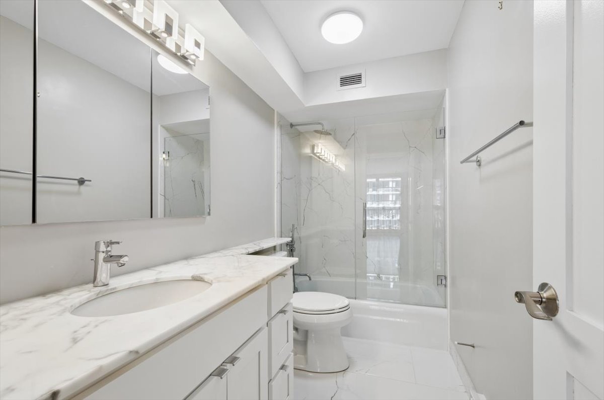 5855 North Sheridan Road, Unit 9B Chicago, IL 60660 - Photo 10 of 18 Gallery Image 10