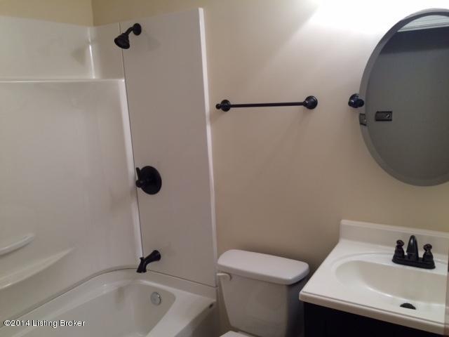 7510 Westbrook Road Louisville, KY 40258 - Photo 11 of 18 HallBath