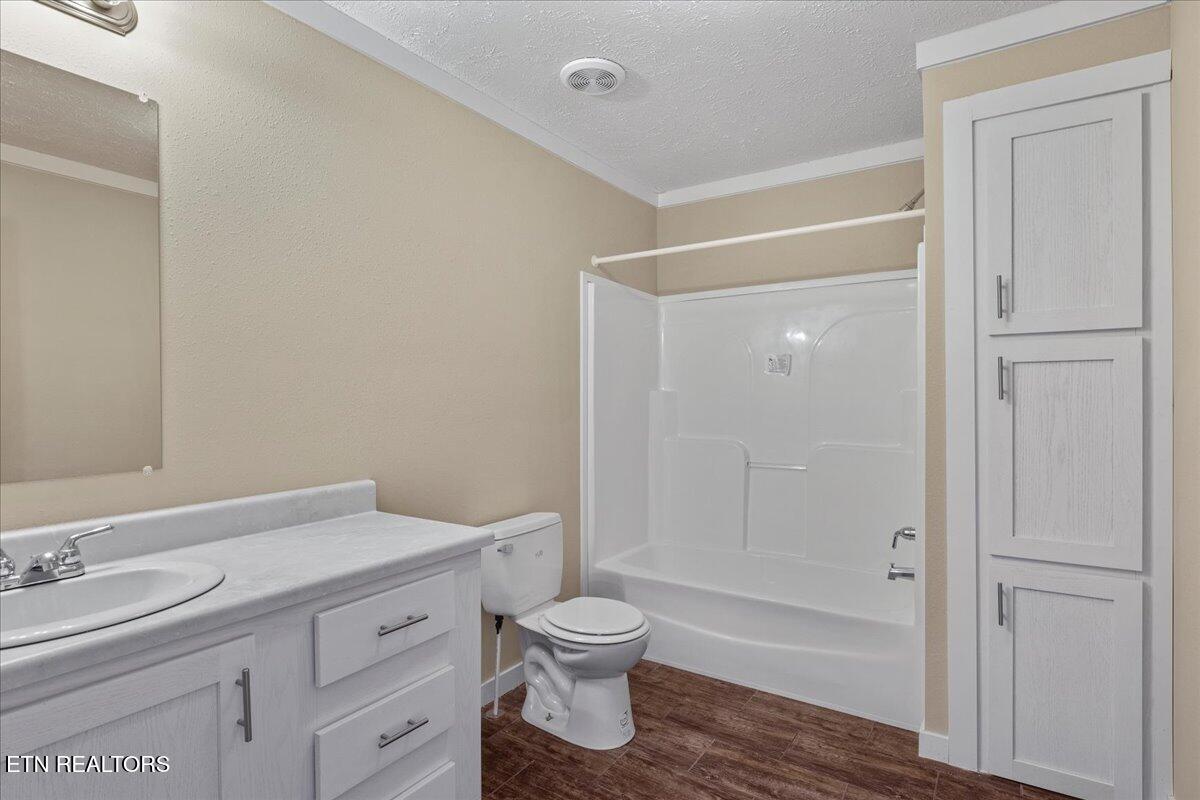 2831 Wayland Road Knoxville, TN 37914 - Photo 23 of 37 Guest Bathroom 1