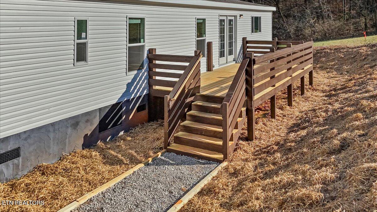 2831 Wayland Road Knoxville, TN 37914 - Photo 31 of 37 Back Deck