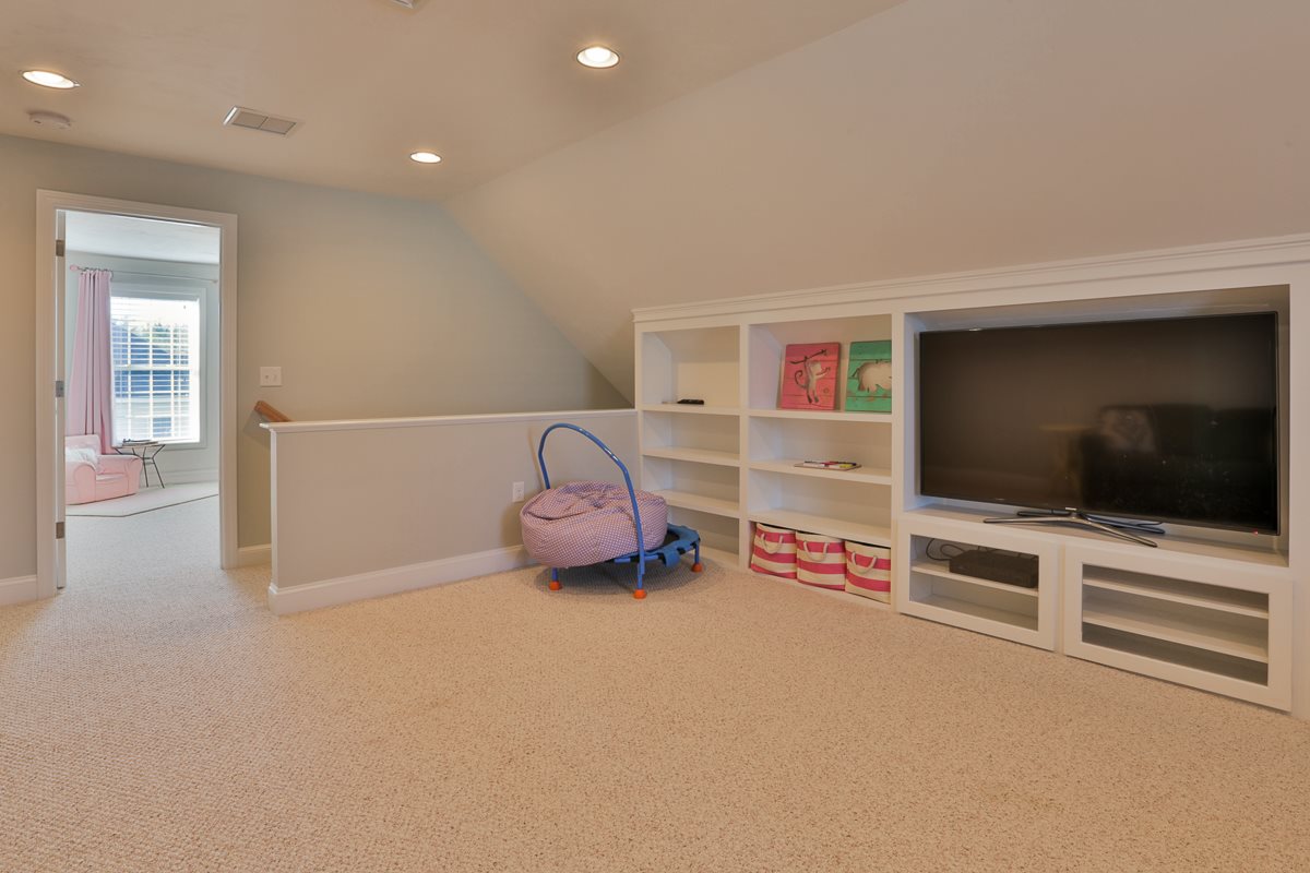 9 Northland Road Windham, NH 03087 - Photo 36 of 40 Gallery Image 36