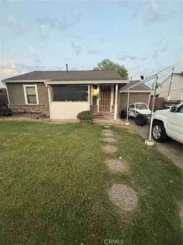 a car parked in front of a white house