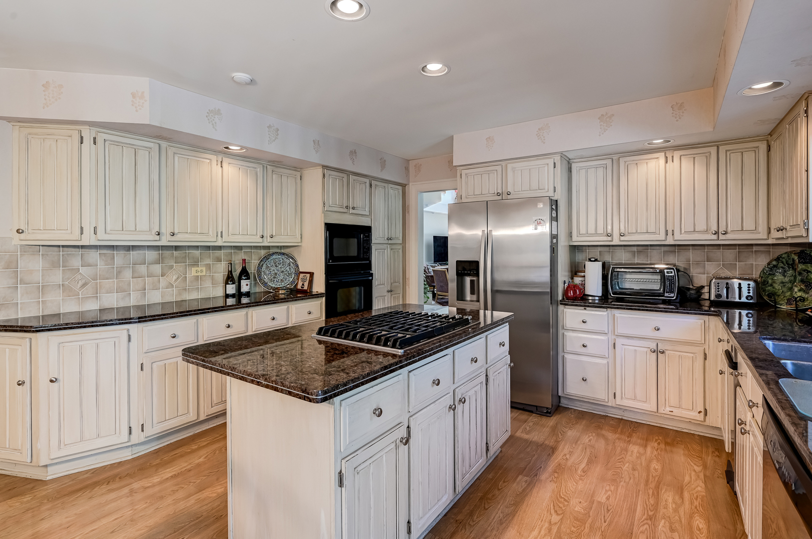 34 Pin Oak Court Burr Ridge, IL 60527 - Photo 12 of 36 Gallery Image 12
