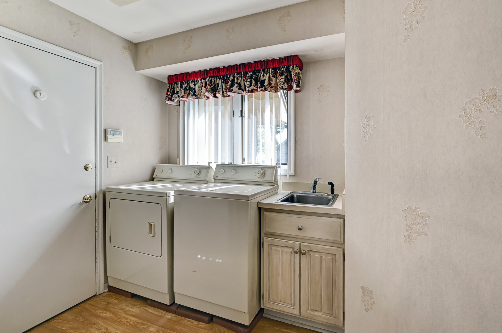 34 Pin Oak Court Burr Ridge, IL 60527 - Photo 16 of 36 Gallery Image 16