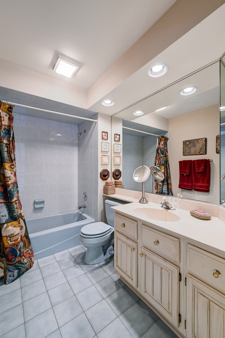 34 Pin Oak Court Burr Ridge, IL 60527 - Photo 19 of 36 Gallery Image 19
