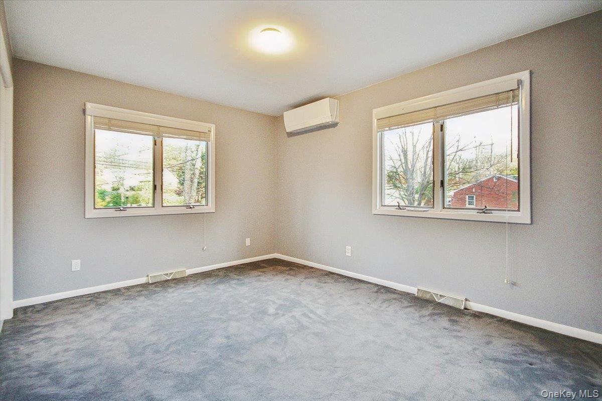 102 Old Post Road Marlboro, NY 12542 - Photo 32 of 46 an empty room with windows