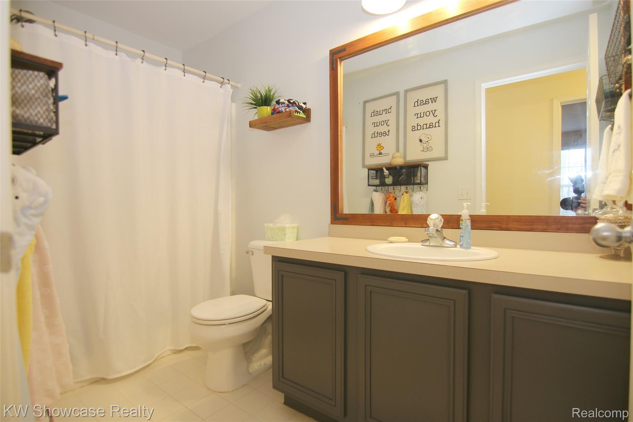 1787 Porter Road White Lake, MI 48383 - Photo 36 of 37 Porter Rd Upper Full Bath.jpg