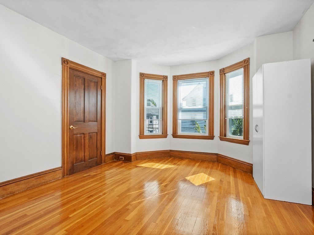 162 Myrtle Street, Unit 1 Waltham, MA 02453 - Photo 5 of 38