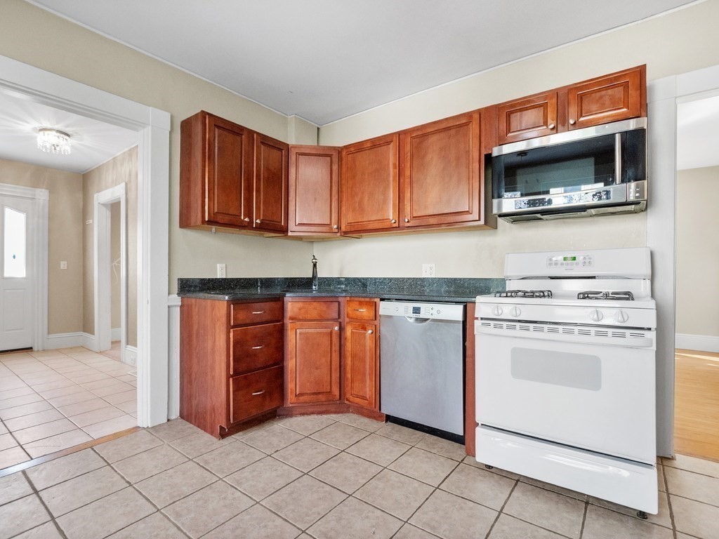 162 Myrtle Street, Unit 1 Waltham, MA 02453 - Photo 8 of 38